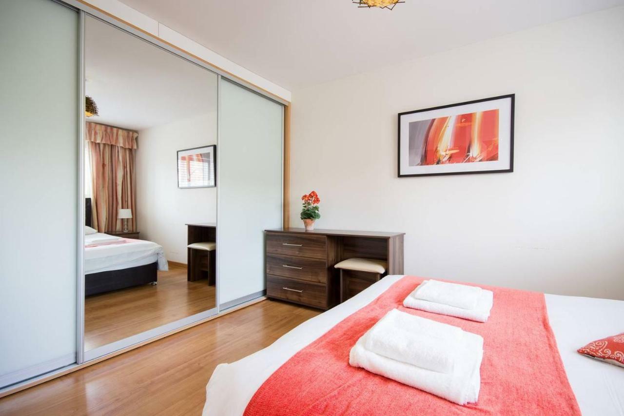 רדינג Spacious House, Sleeps 7 People מראה חיצוני תמונה