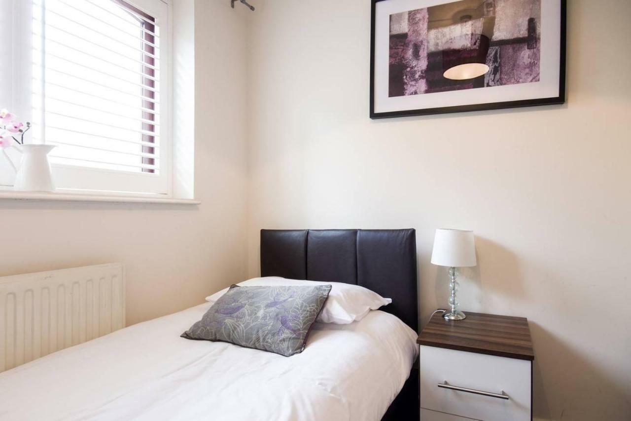 רדינג Spacious House, Sleeps 7 People מראה חיצוני תמונה